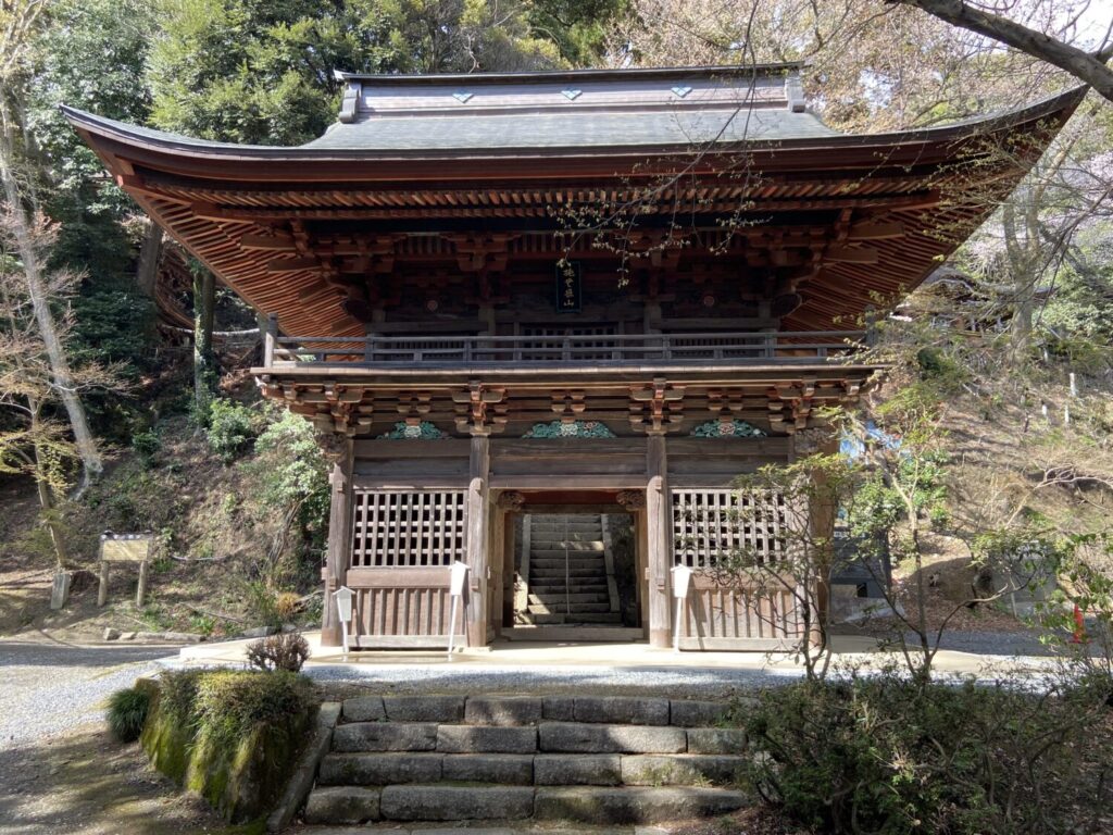 小山寺の仁王門